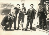 Questa foto ritrae un gruppo di minatori al rientro dai diversi cantieri, negli anni \'60.
Da sx: Carmelo MELITO, Cecio VERDUCI, Antonino CALLEA, Francesco GENOESE, Antonino TRIOLO ed Angelo LAVRENDI.